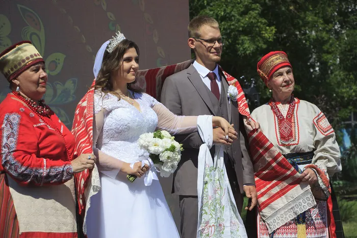 08.07.2026. «Ассамблея семейной жизни» в Сквере Музыкантов: встреча молодых семей в русском стиле «Семья – начало всех начал».