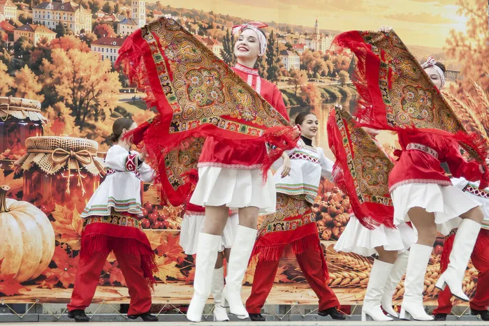 10.10.2026. Большая осенняя ярмарка у ЛДС «Кристалл».