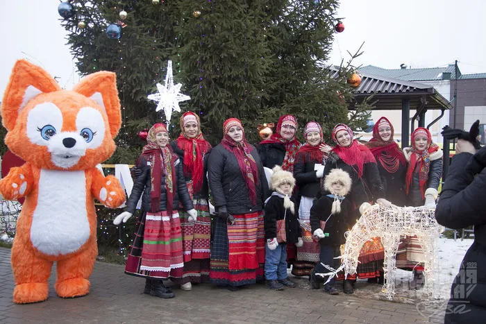 18.12.2025. Творческие коллективы Дома культуры «Знамя труда» приняли участие во встрече поезда Деда Мороза.