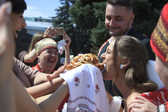 08.07.2026. «Ассамблея семейной жизни» в Сквере Музыкантов: встреча молодых семей в русском стиле «Семья – начало всех начал».