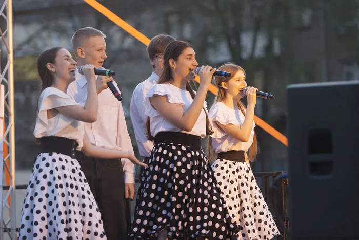 07.05.2026.  Праздничный концерт творческих коллективов ДК «Великая Победа» в сквере имени В. Сенько