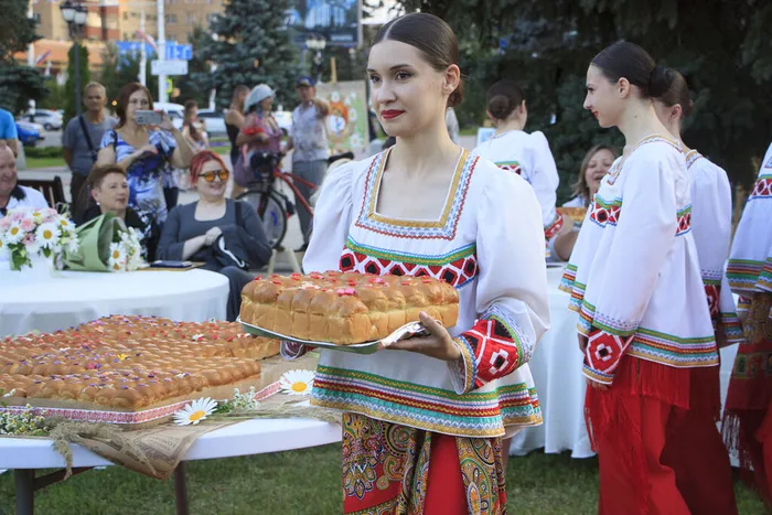 08.07.2026. «Ассамблея семейной жизни» в Сквере Музыкантов: праздничная концертная программа «В сердце живет любовь».