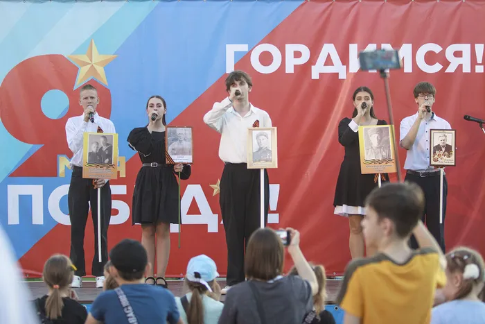 07.05.2026.  Праздничный концерт творческих коллективов ДК «Великая Победа» в сквере имени В. Сенько