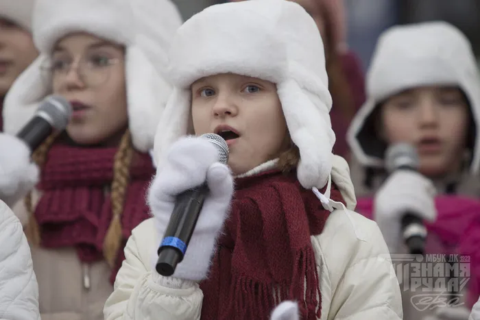 18.12.2025. Творческие коллективы Дома культуры «Знамя труда» приняли участие во встрече поезда Деда Мороза.