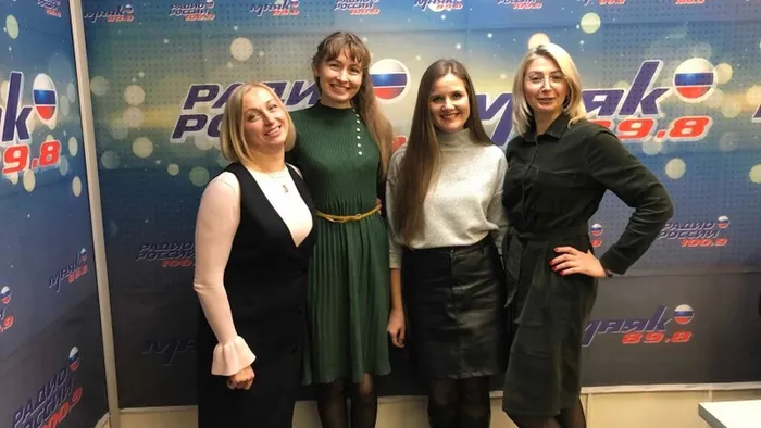 Фотография из публикации на сайте «ВЕСТИ / Тамбов»: Елена Никулина, Светлана Ревякина и Вера Васичкина: «Приходите «За пером Жар-птицы»!».
