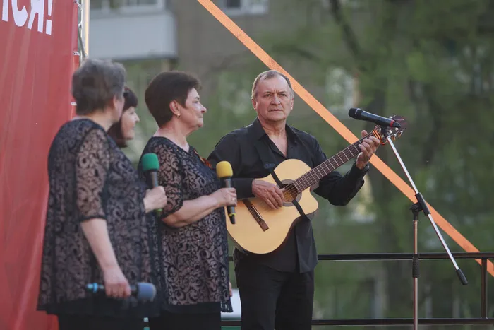 07.05.2026.  Праздничный концерт творческих коллективов ДК «Великая Победа» в сквере имени В. Сенько