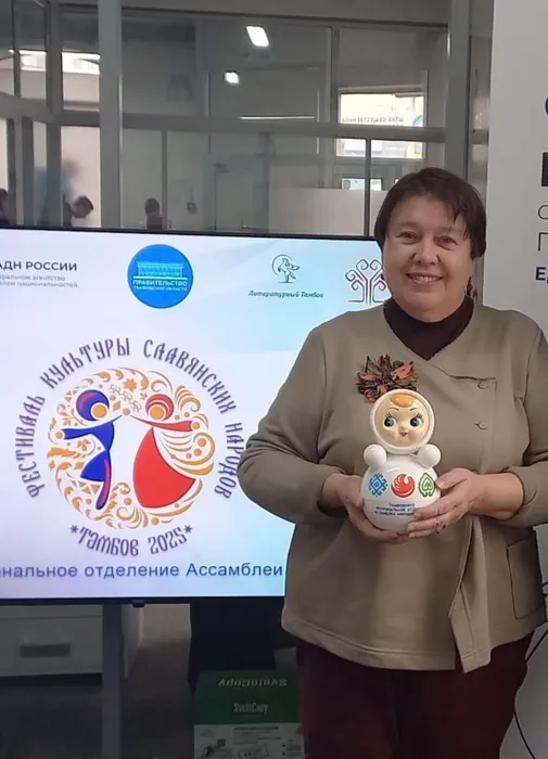 2-й день Фестиваля: хормейстер ансамбля «Тальяночка» на межрегиональной конференции «Славянская идентичность в условиях современных вызовов», 14.11.2025