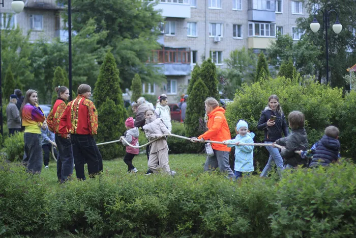29.05.2026. Праздничная концертная программа творческих коллективов ДК ко Дню соседей в сквере «Спортивный» на улице Володарского.