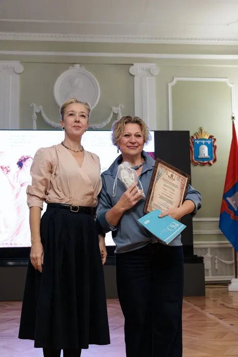 Режиссёр Образцового коллектива любительского художественного творчества «Театральная студия «Кавардак » Ирина Кочетова на церемонии награждения Всероссийского фестиваля‑конкурса театрального искусства «МАГИЯ МЕЛЬПОМЕНЫ» для детских и взрослых драматических коллективов и народных театров в рамках празднования 150‑летия СТД РФ (ВТО), 22.10.2026 года.
