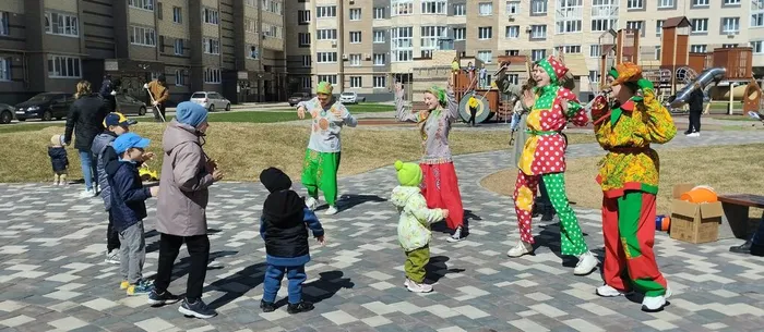 13.04.2024. Игровая развлекательная программа «На субботник всей семьёй» на улице Запрудный проезд, 8а