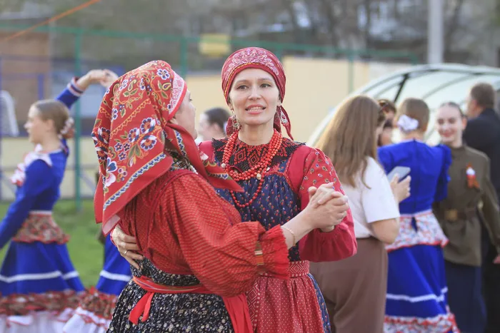 07.05.2026.  Праздничный концерт творческих коллективов ДК «Великая Победа» в сквере имени В. Сенько