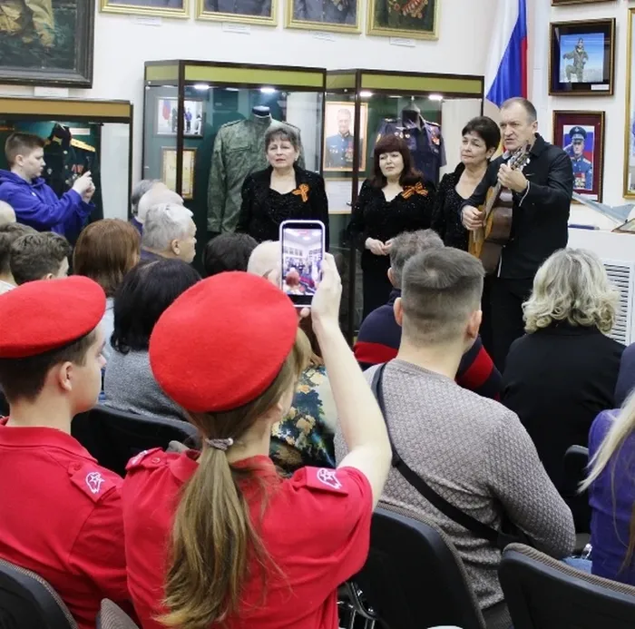 23.12.2025. Выступление вокального ансамбля «Русский романс» в историко-патриотической акции «Равнение на подвиг».