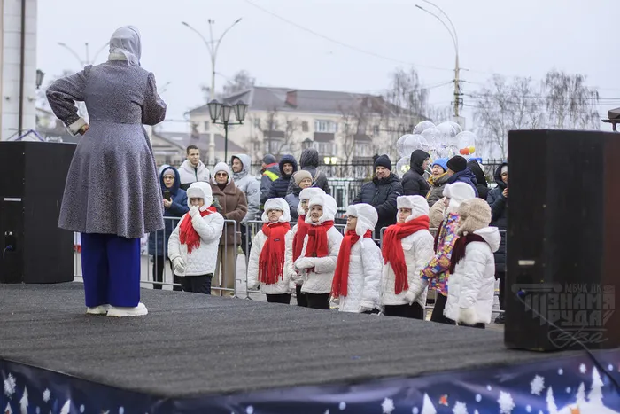 18.12.2025. Творческие коллективы Дома культуры «Знамя труда» приняли участие во встрече поезда Деда Мороза.