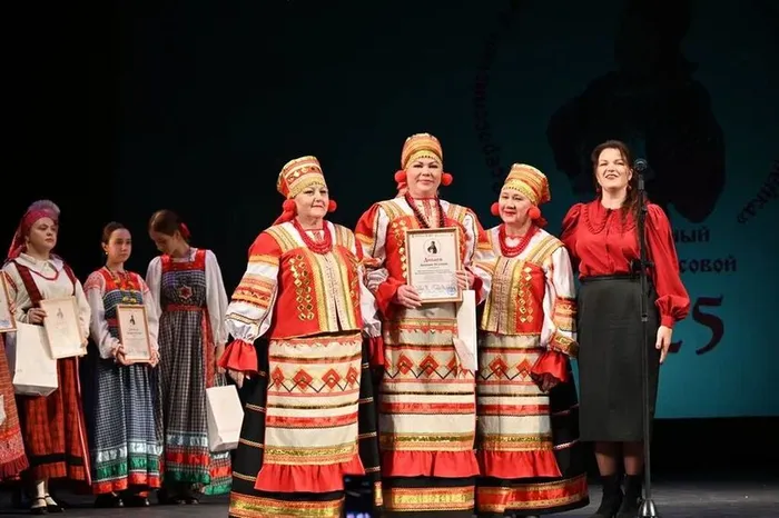 Фото: ансамбль «Тамбовский задор» на церемонии награждения Всероссийского фестиваля-конкурса исполнителей песен и частушек «Тамбовская канарейка», 20-21 ноября, 2025 год.