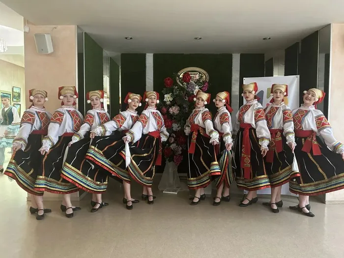 Участницы ансамбля «Задоринка» на Межрегиональном конкурсе балетмейстерских работ «Золотой круг». 06.12.2025г., г. Липецк.