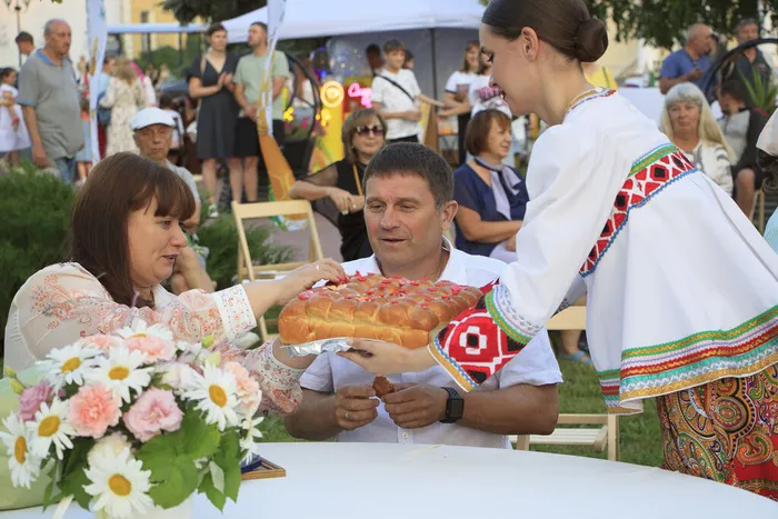 08.07.2026. «Ассамблея семейной жизни» в Сквере Музыкантов: праздничная концертная программа «В сердце живет любовь».