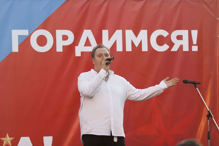 07.05.2026.  Праздничный концерт творческих коллективов ДК «Великая Победа» в сквере имени В. Сенько