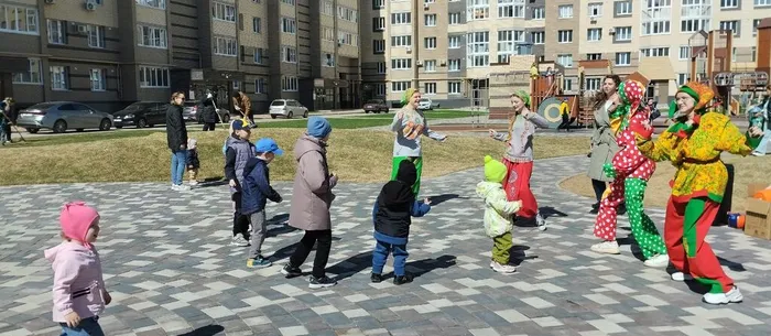 13.04.2024. Игровая развлекательная программа «На субботник всей семьёй» на улице Запрудный проезд, 8а