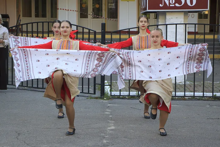 15.08.2026. Праздничная концертная программа «Дружно величаем, три Спаса отмечаем» в сквере «Школьный»