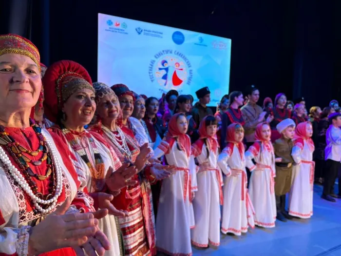 1-й день Фестиваля: заслуженный коллектив народного творчества «Тальяночка» и другие участники Фестиваля культуры славянских народов на сцене учебного театра ТГУ им. Г. Р. Державина, 13.11.2025